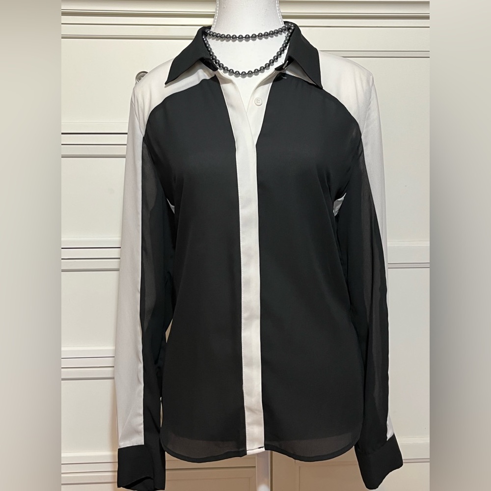 Black n white button down blouse. NWOT. Size L